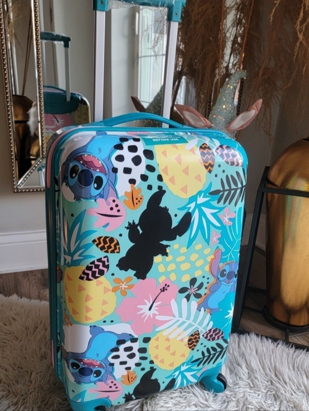 Disney's Lilo & Stich Hardside Spinner Luggage 20inch carry-on New